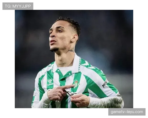 安东尼状态回暖，独特射门技巧助曼联逆转取胜